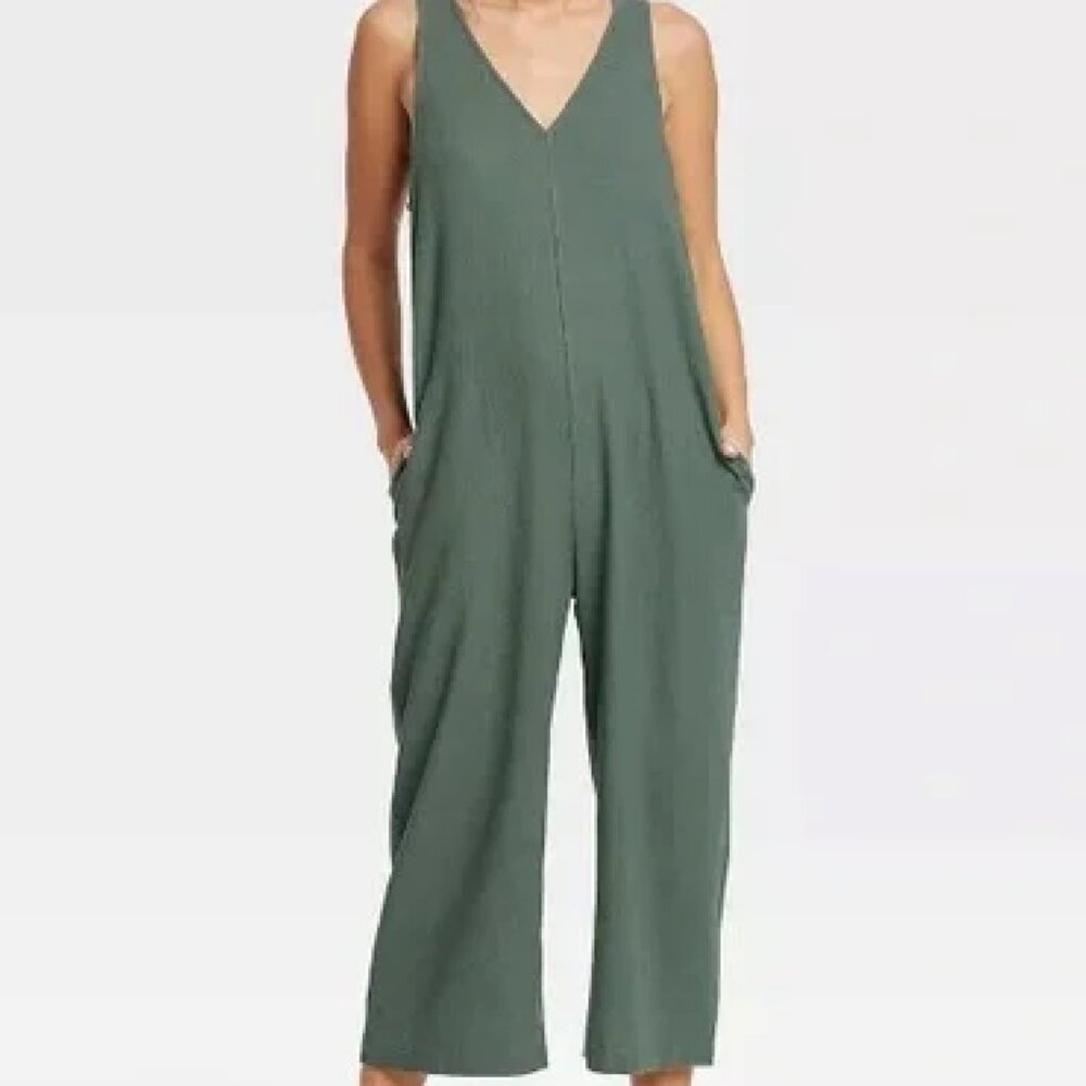 ISO - Universal Thread Jumpsuit (Either Style and Any Color!) Size L